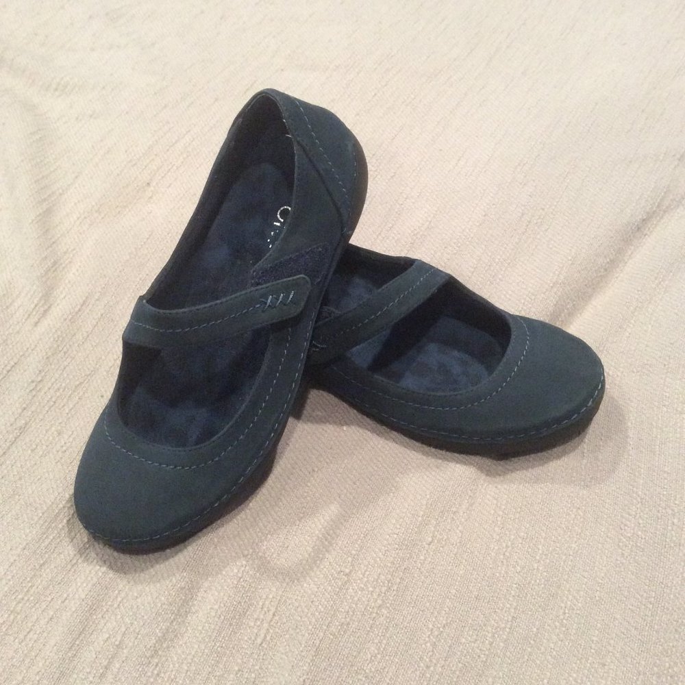 Vionic Mary Jane Shoes - Blue Suede